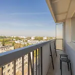 Luxurious In With Beautiful View And Air Conditioning By Renters Διαμέρισμα