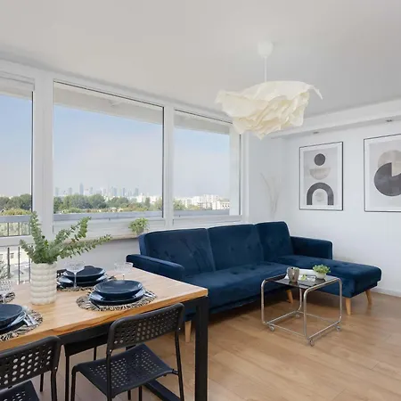 Luxurious In With Beautiful View And Air Conditioning By Renters Warszawa