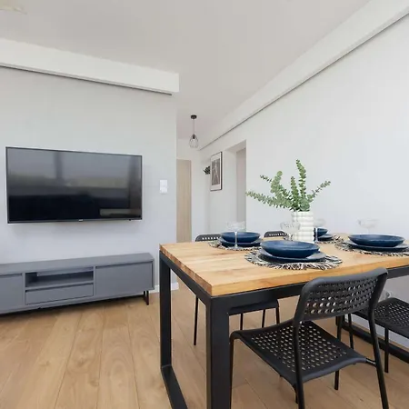 דירה Luxurious In With Beautiful View And Air Conditioning By Renters ורשה