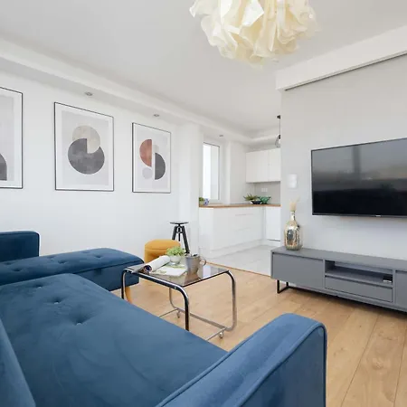 Luxurious In With Beautiful View And Air Conditioning By Renters Apartman