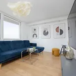 Appartamento Luxurious In With Beautiful View And Air Conditioning By Renters Varsavia