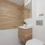 Luxurious In With Beautiful View And Air Conditioning By Renters Appartamento *