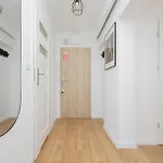 Luxurious In With Beautiful View And Air Conditioning By Renters Appartamento Varsavia